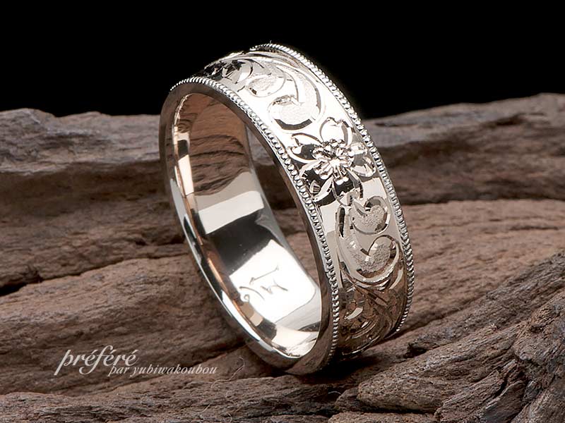 結婚指輪は世界で一つのデザインでハワイアンジュエリーのような手彫り