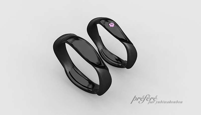 結婚指輪はオーダーメイドでピンクダイヤを入れたブラックリング