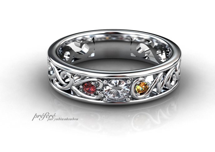 結婚10周年記念の指輪は家族のイニシャルと誕生石を入れてオーダーメイド