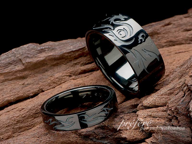 トライバルデザインの結婚指輪（マリッジリング）は超渋いブラックリングで