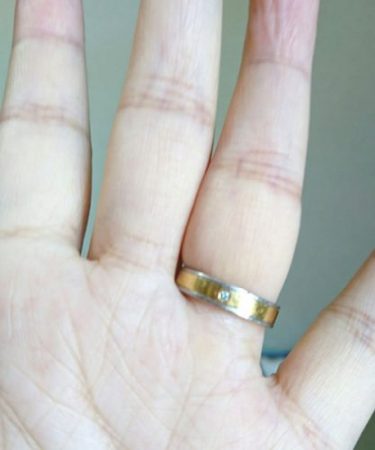 結婚指輪が抜けなくなったのでリングカッターで切断しました