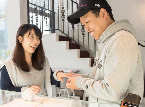 恋人たちの日にオーダーでお作りした三日月と星モチーフの婚約指輪のご紹介です