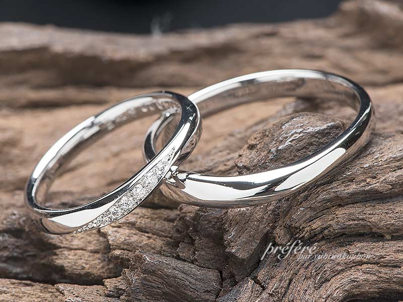 婚約指輪に重ねて着ける結婚指輪