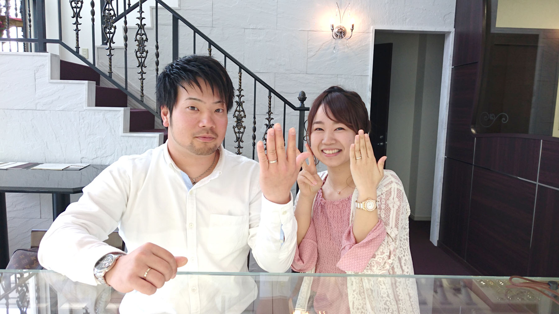 薔薇モチーフの結婚指輪と共に