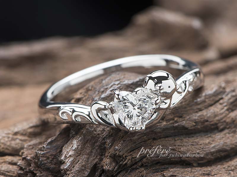 ラッコモチーフの婚約指輪にセットする結婚指輪のデザイン