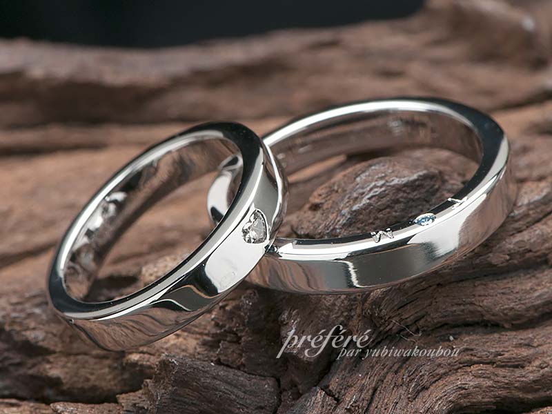 ハートのダイヤと側面にイニシャルを入れた結婚指輪をオーダー
