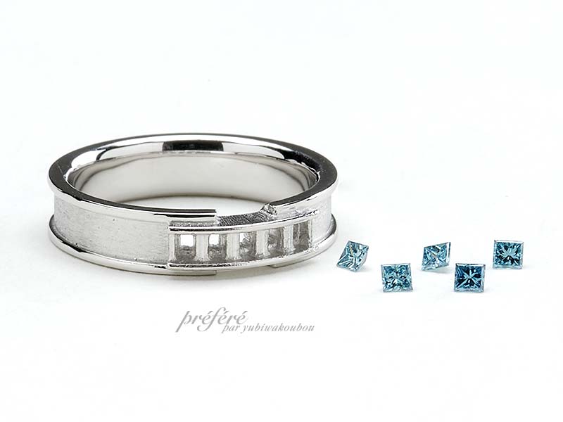 プリンセスカットのダイヤを入れたマリッジリング 結婚指輪
