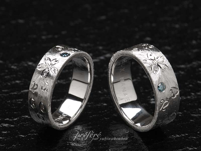 オーダーメイドの結婚指輪は桜とイニシャルを入れたデザインです。