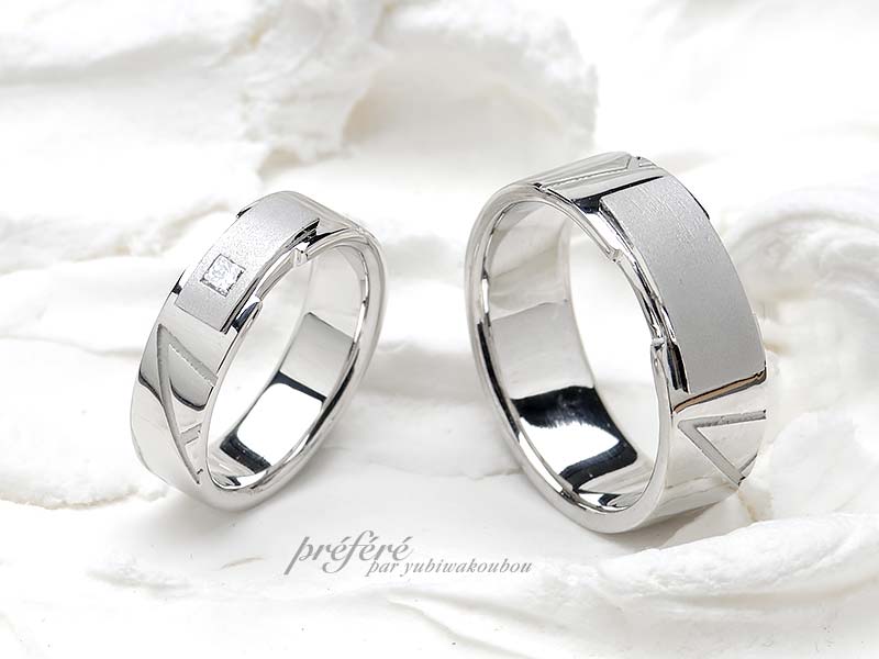 結婚指輪はプレートにプリンセスのダイヤを入れたシャープなデザインでオーダーメイド