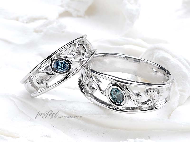 ブルーのオーバルダイヤを入れたオーダーメイドマリッジリング結婚指輪