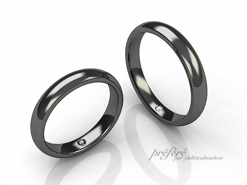 結婚指輪はシンプルなデザインのブラックリングでオーダーメイド