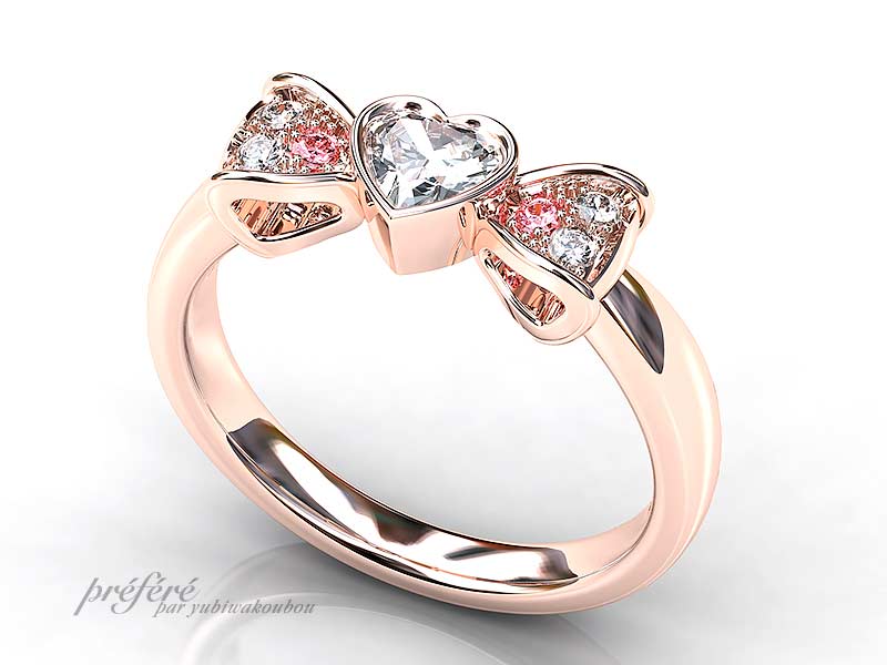 ピンクゴールドの婚約指輪はオーダーでキュートなリボンのデザイン