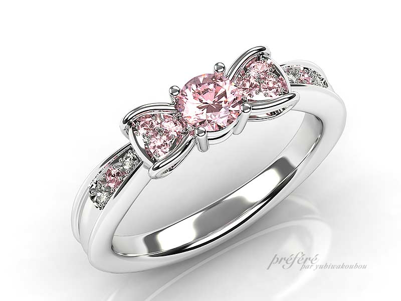 希少なファンシーピンクダイヤでお創りしたおリボンモチーフの婚約指輪です