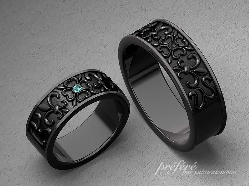 ゆりの紋章をデザインしたブラック仕上げの結婚指輪のイメージ画像