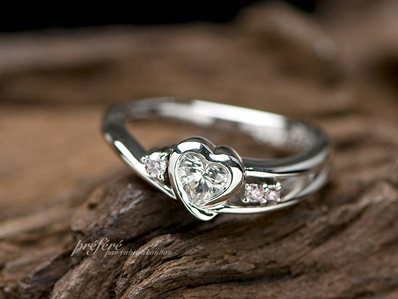 婚約指輪のオーダーメイドはでハートダイヤをメイン