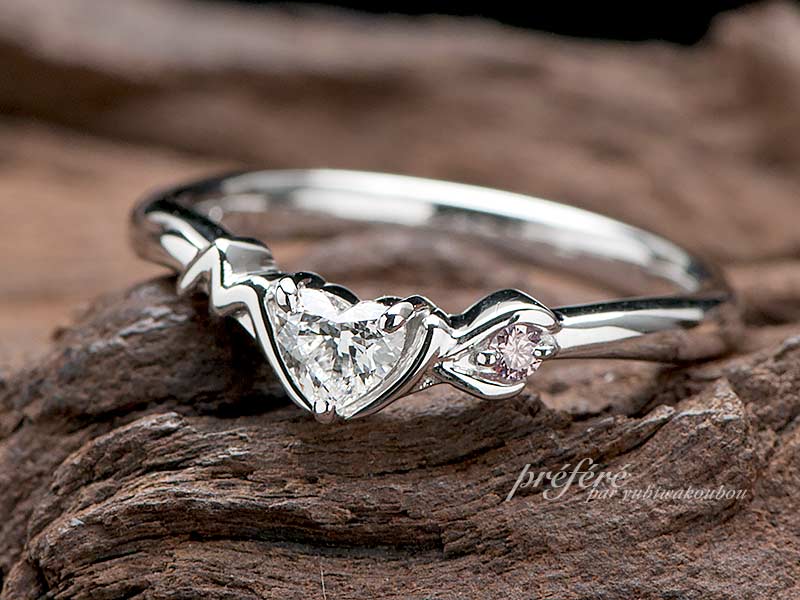 イニシャルとハートダイヤを入れた婚約指輪　セットリング