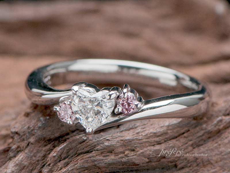 ハートダイヤのオーダーメイド婚約指輪をプロポーズと共にサプライズ