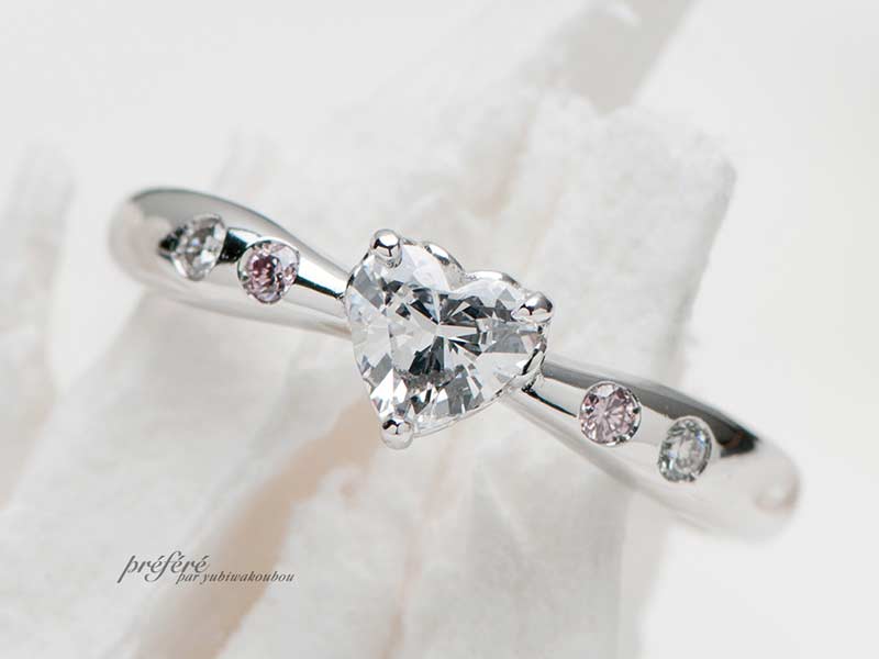 婚約指輪のオーダーはキュートなハートダイヤと共にプロポーズ