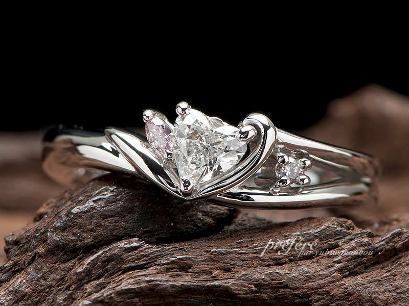 誕生日にプロポーズの婚約指輪はオーダーでハートダイヤを入れて