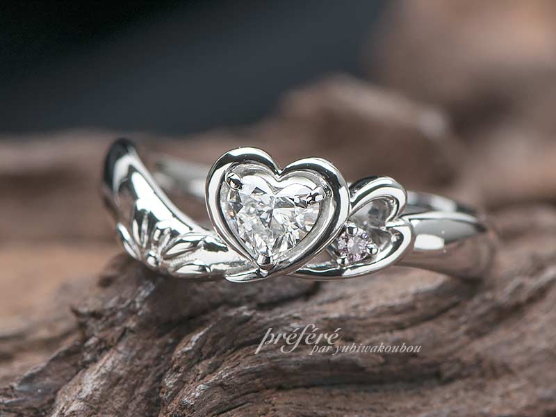 プロポーズリングの婚約指輪は二人の想い出の花火をモチーフにオーダーメイド