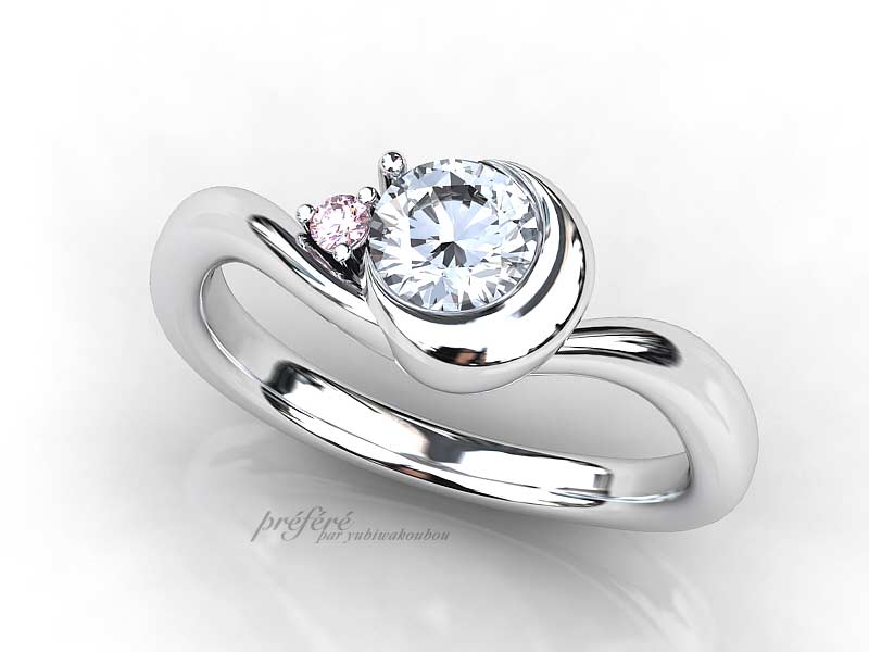 オーダーの婚約指輪はピンクダイヤと三日月