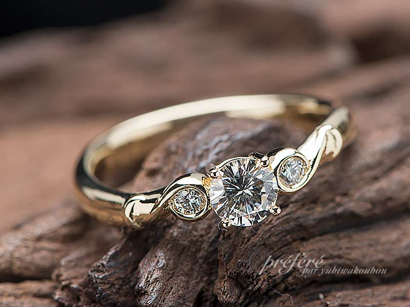 婚約指輪オーダーは音符デザインのゴールド素材