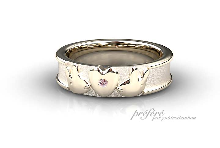 結婚指輪はウサギモチーフにカラーダイヤを入れたオーダーメイド