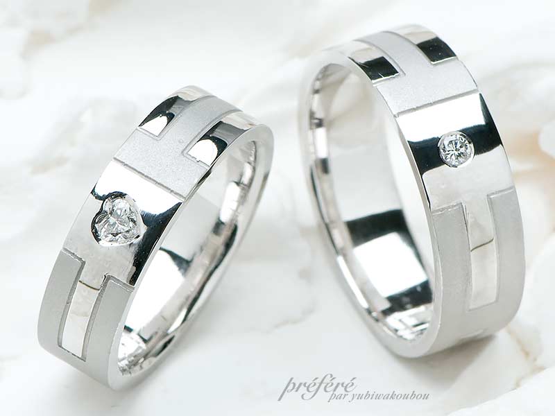 イニシャルデザインのマリッジリング（結婚指輪）