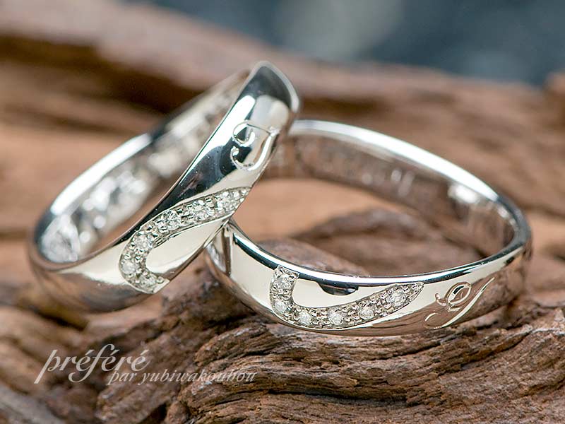 二人のリングはハートとイニシャルのデザインでオーダーメイドマリッジリング（結婚指輪）