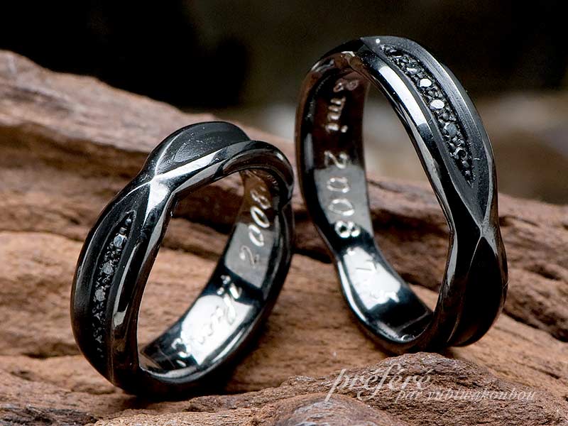 ブラック仕上げとブラックダイヤのオーダーメイドマリッジリング（結婚指輪）