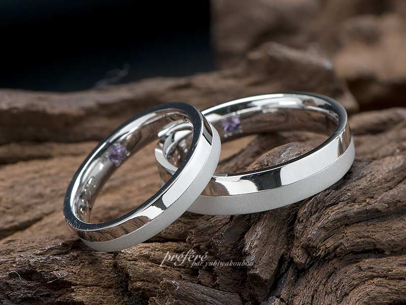 二人の誕生石を入れた結婚指輪