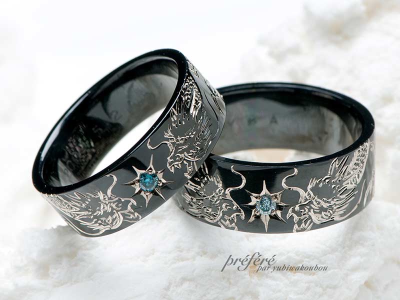 ブラックの闇に映える２頭の龍を手彫りしたかっこいい結婚指輪
