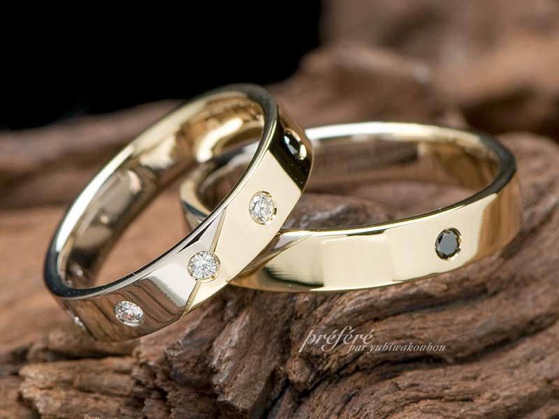 イエローゴールドとホワイトゴールドの２色を使いダイヤの配置にこだわった結婚指輪