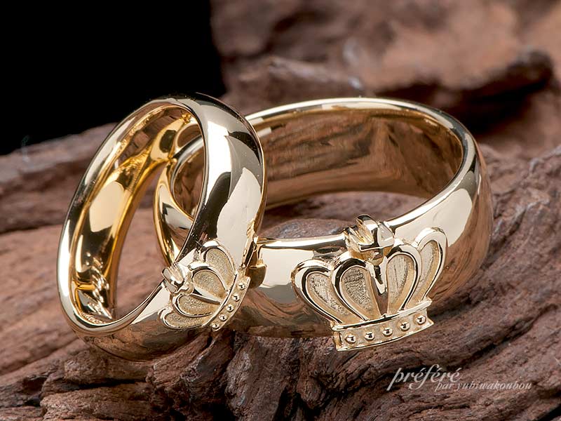結婚指輪は金の王冠モチーフのオーダーメイド
