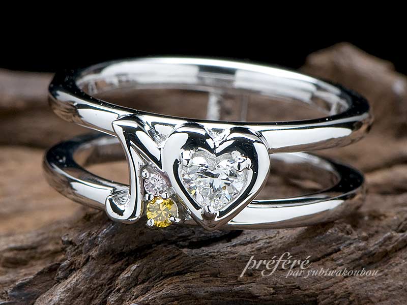 オーダーメイドの婚約指輪に結婚指輪をセットするおしゃれなデザインのセットリング