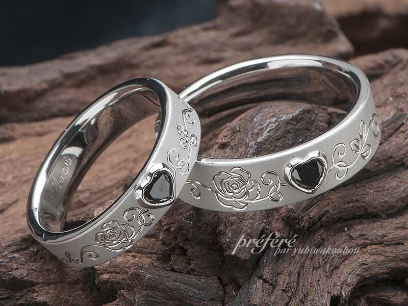 ハートのブラックダイヤと薔薇を手彫りしたオーダーメイドの結婚指輪