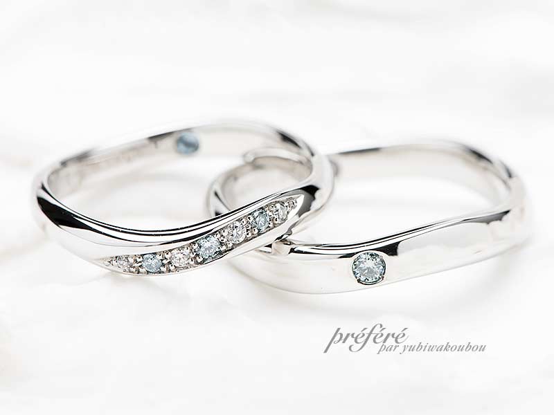 イルカの婚約指輪にセットする波をデザインした結婚指輪をオーダーメイド