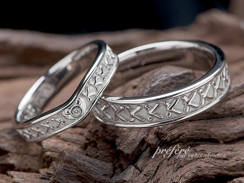 結婚指輪はオーダーメイドで全周イニシャルデザイン