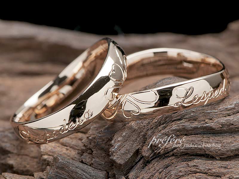 結婚指輪は四つ葉のクローバーとメッセージを入れてオーダーメイド