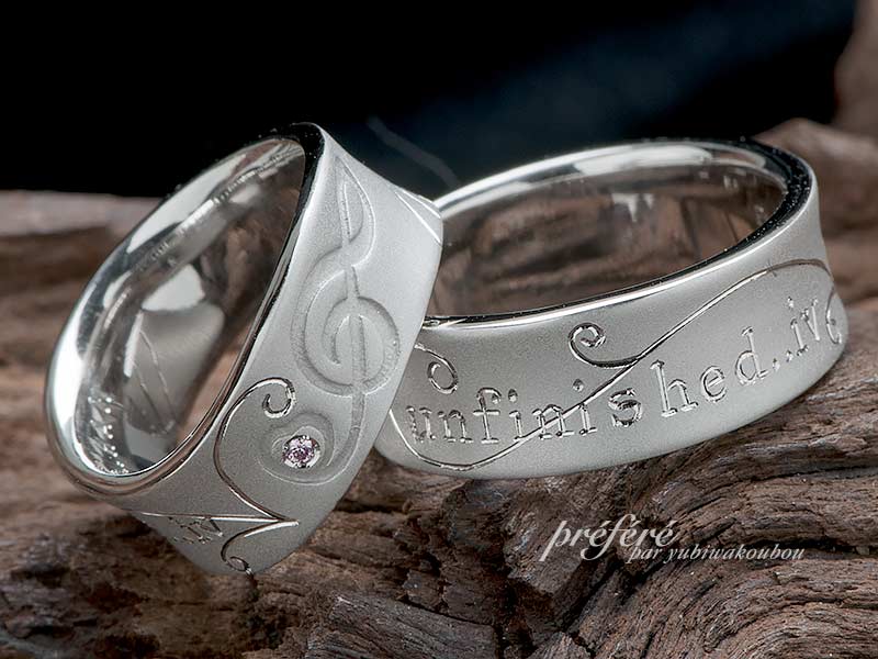 結婚指輪は五線譜とト音記号とメッセージを入れてオーダーメイド