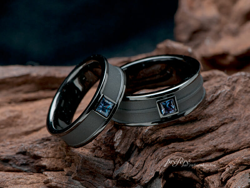 プリンセスカットのアレキサンドライトを使った結婚指輪