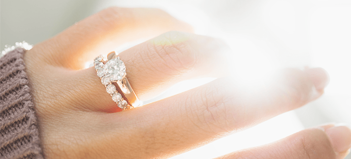 婚約指輪と重ね付けする結婚指輪はオーダーメイドのセットリング｜7000
