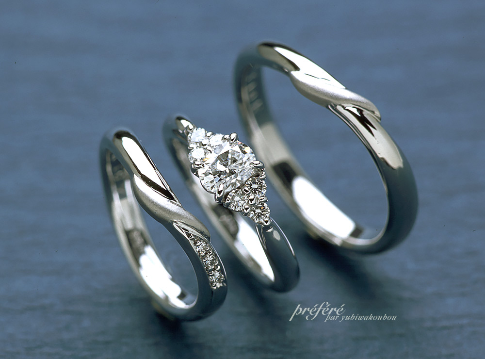 オーバルカットダイヤの婚約指輪のセットリング