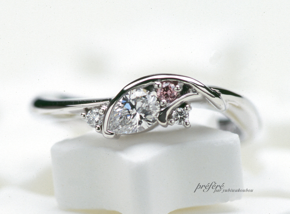 ペアシェイプダイヤの婚約指輪