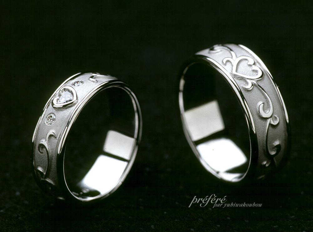 ハートモチーフとハートダイヤの結婚指輪