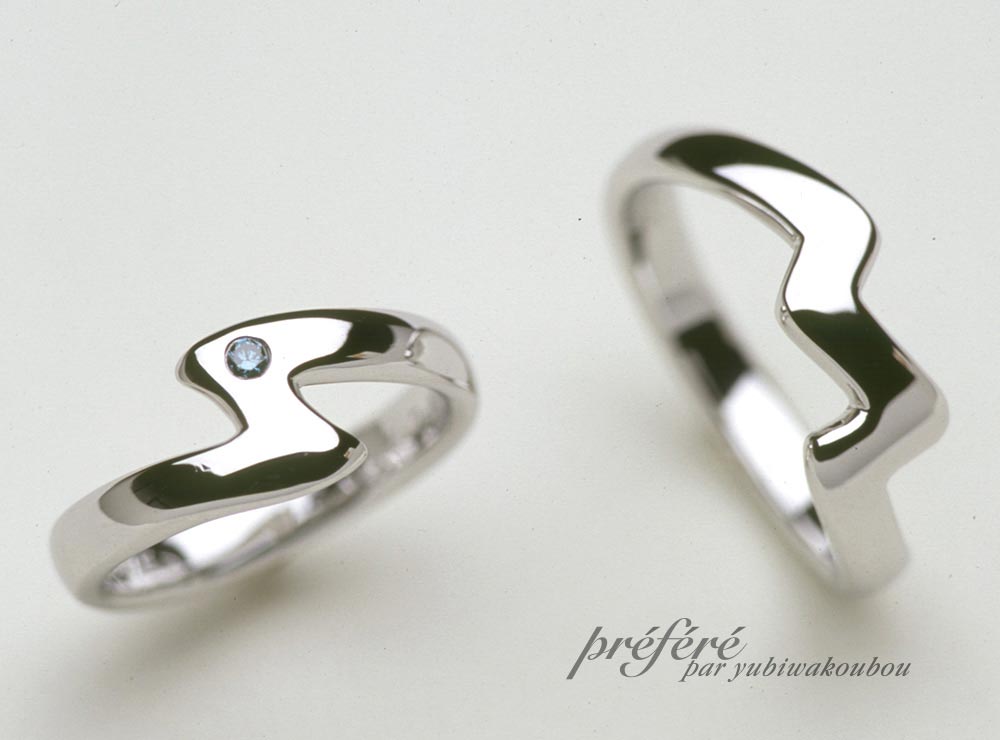 イニシャルデザインの結婚指輪