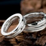 結婚指輪は優しい曲線と側面に文字入れするオーダー