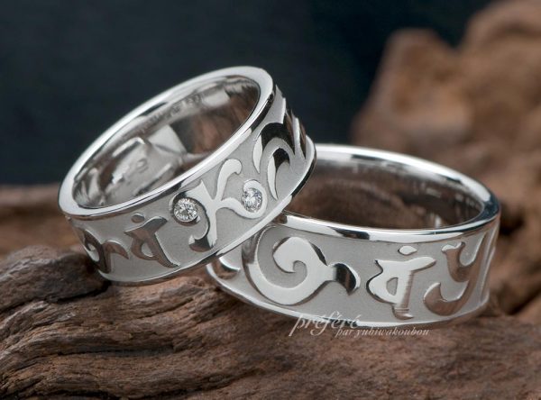 梵字とイニシャルデザインの結婚指輪