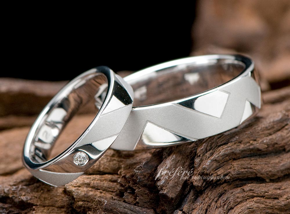 結婚指輪はイニシャルになるペアデザイン