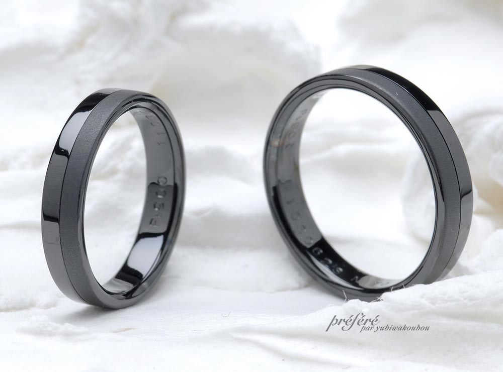 ブラックプラチナのシンプルなデザインで結婚指輪はオーダーメイドで